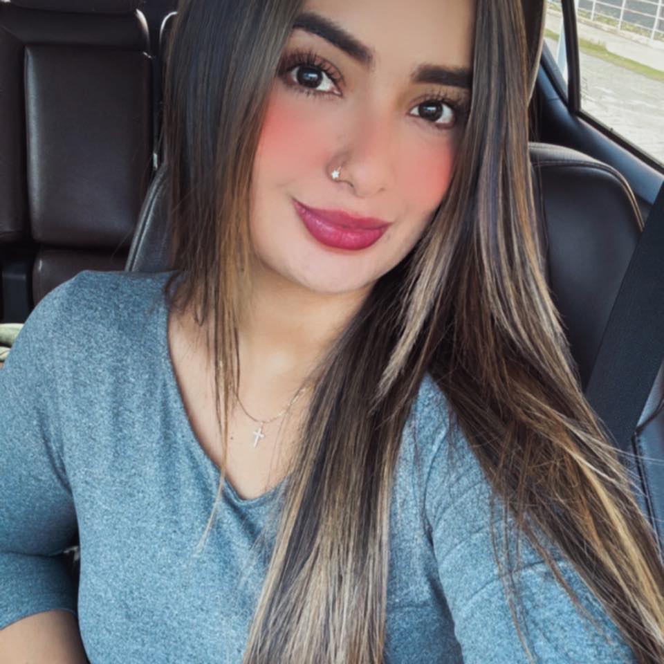 Foto de Laura Gómez, clienta satisfecha con el transporte de Willy Tours